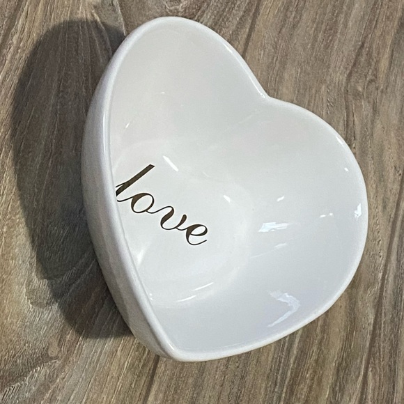 Studio Home White Heart Shaped Ceramic LOVE Trinket Bowl - Picture 2 of 7